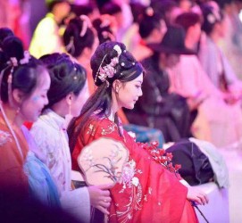 启东汉服模特兼职(想做汉服模特去哪里找)