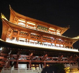 启东长沙旅游攻略(长沙旅游攻略景点必去长沙美食街)