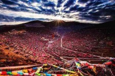 启东色达旅游攻略(四川色达旅游攻略)