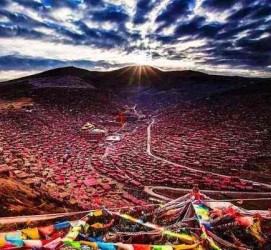 启东色达旅游攻略(四川色达旅游攻略)