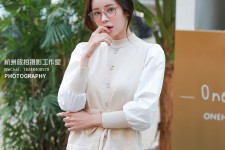 启东兼职模特被摄影师亲(兼职模特被摄影师亲了)