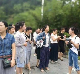 启东中国的曲男伴游的简单介绍