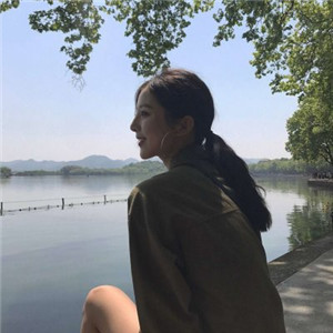 启东私人伴游网带你看到天际，白色盐湖无际，蓝色天空无边