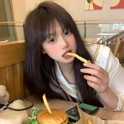 启东伴游女生李欣怡的资料