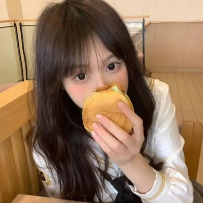 启东伴游女生李心怡的资料