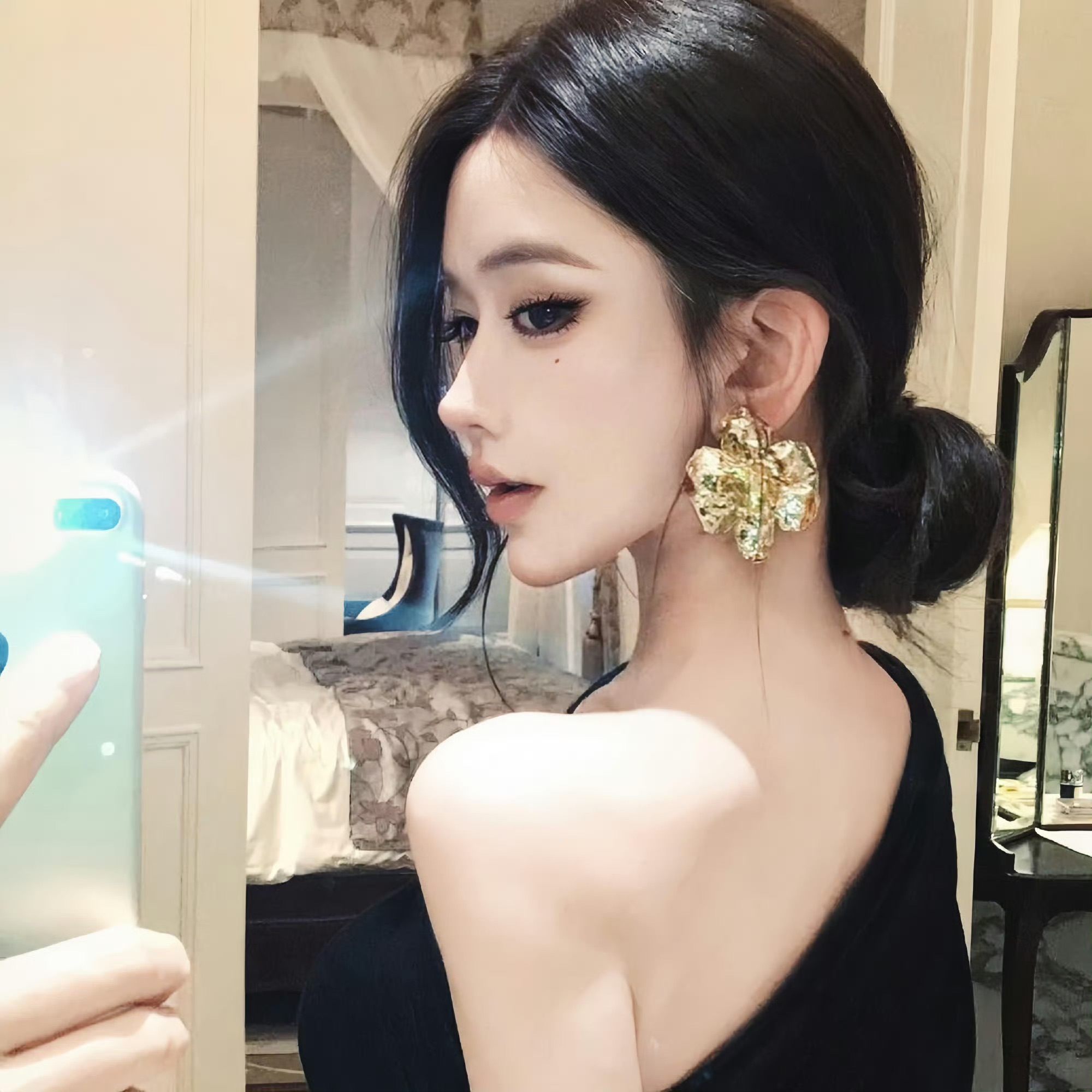 启东伴游女生靖骊萍的资料