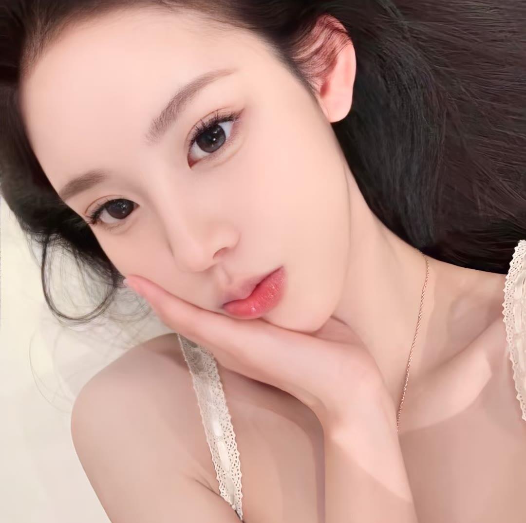 启东伴游女生佛白易的资料
