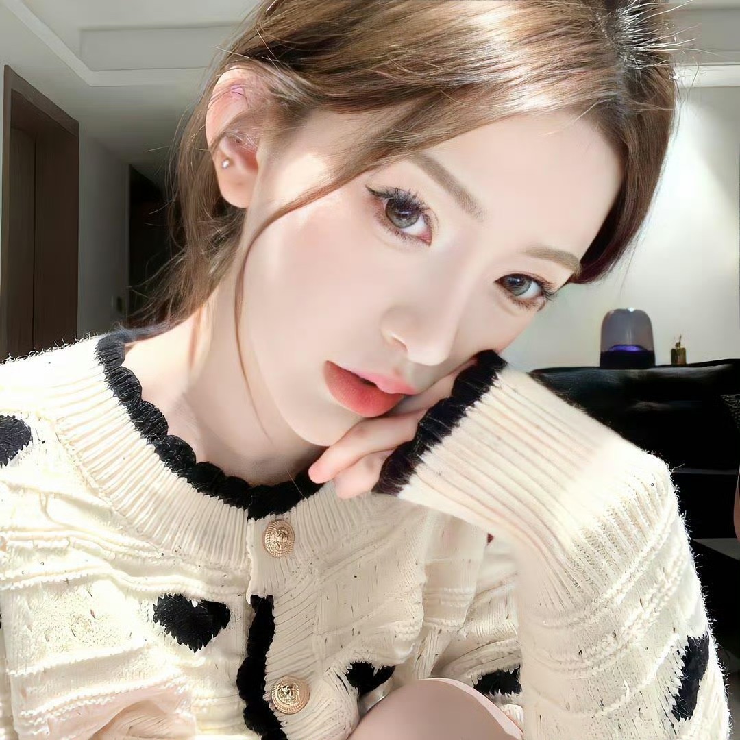 启东伴游女生刘佳怡的资料